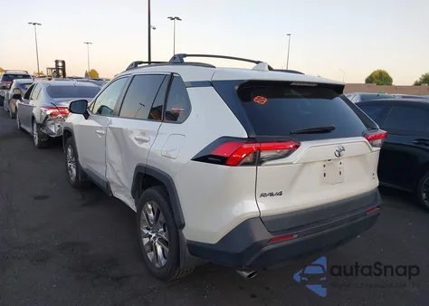 2021 Toyota Rav4 Xle Premium z USA, uszkodzony, nr VIN 2T3A1RFV0MW205702